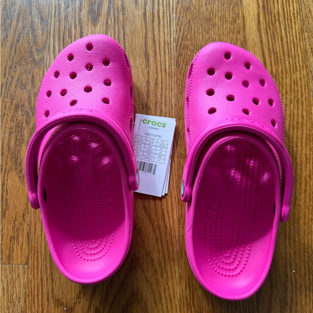 NEW WITH TAGS Crocs Classic Clogs in Pink Crush in Size 8W, 6M (Never Worn)